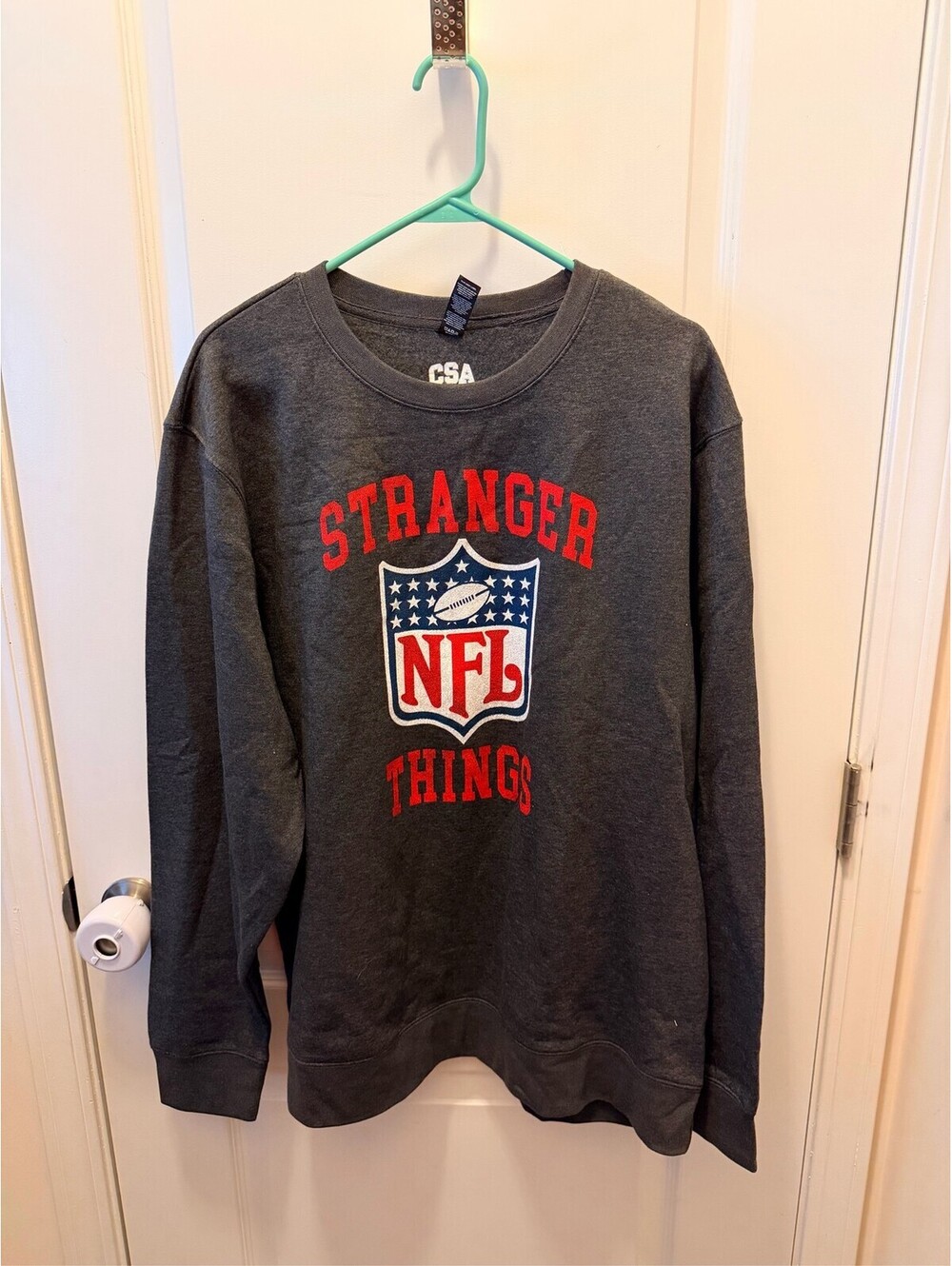 Netflix Stranger Things NFL Graphic Crewneck Sweatshirt Gray Men's XL NWOT